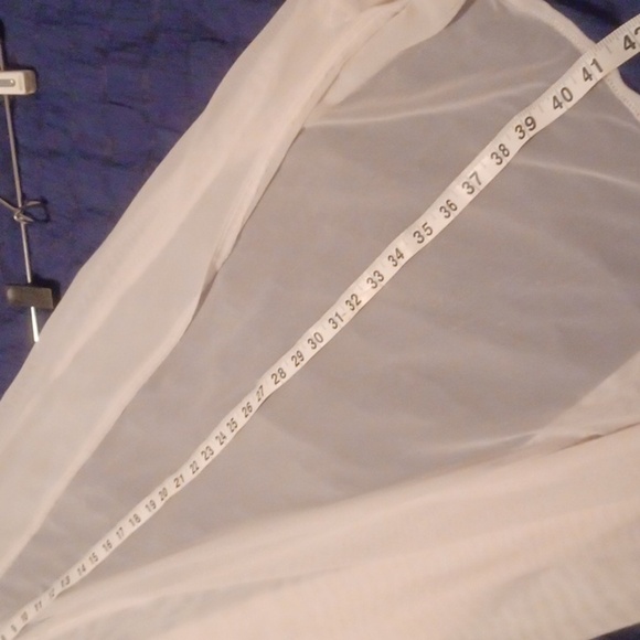 💙🌺Elegant White Mesh Sheer Skirt With Slit - Picture 11 of 12